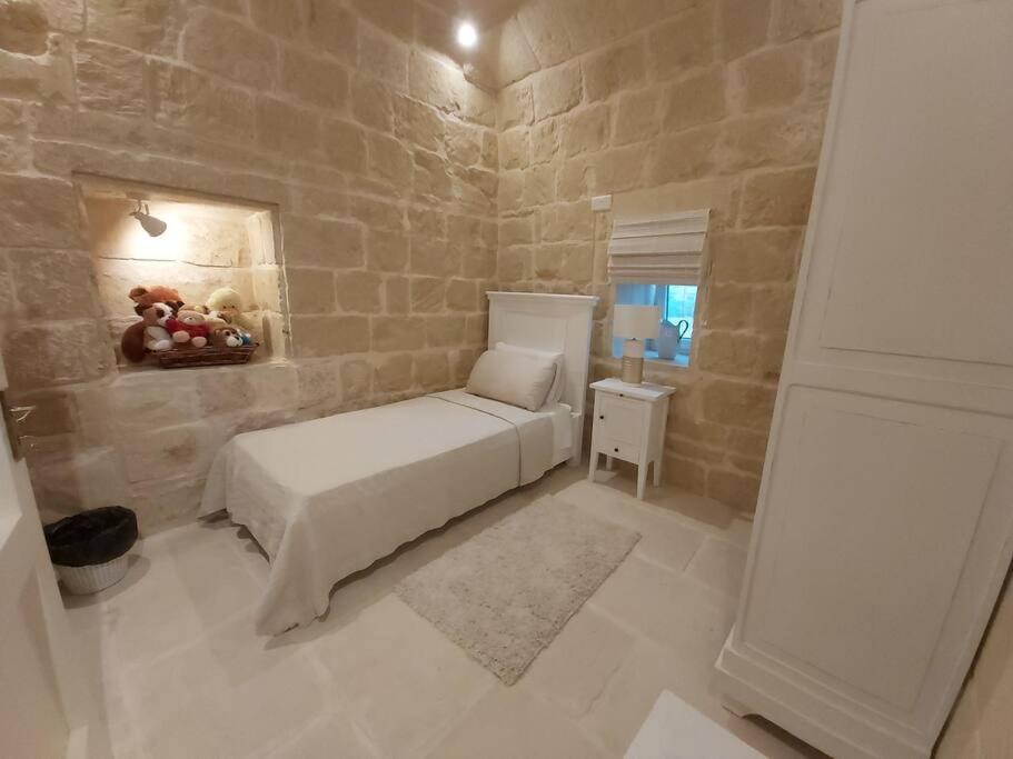 Farmhouse Villa With Large Pool And Garden In Gozo Għarb Εξωτερικό φωτογραφία