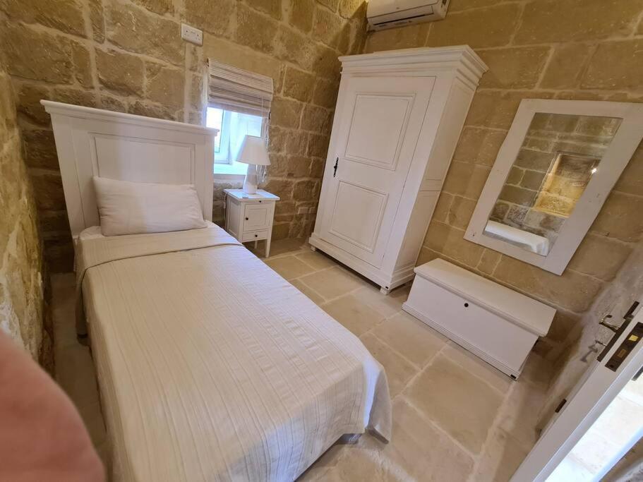 Farmhouse Villa With Large Pool And Garden In Gozo Għarb Εξωτερικό φωτογραφία