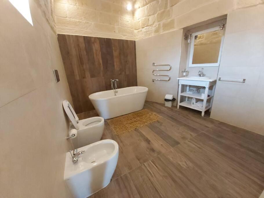 Farmhouse Villa With Large Pool And Garden In Gozo Għarb Εξωτερικό φωτογραφία