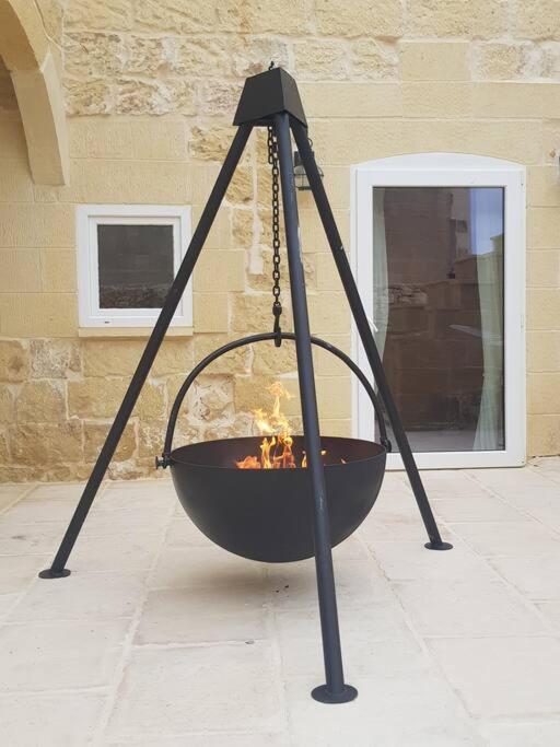 Farmhouse Villa With Large Pool And Garden In Gozo Għarb Εξωτερικό φωτογραφία