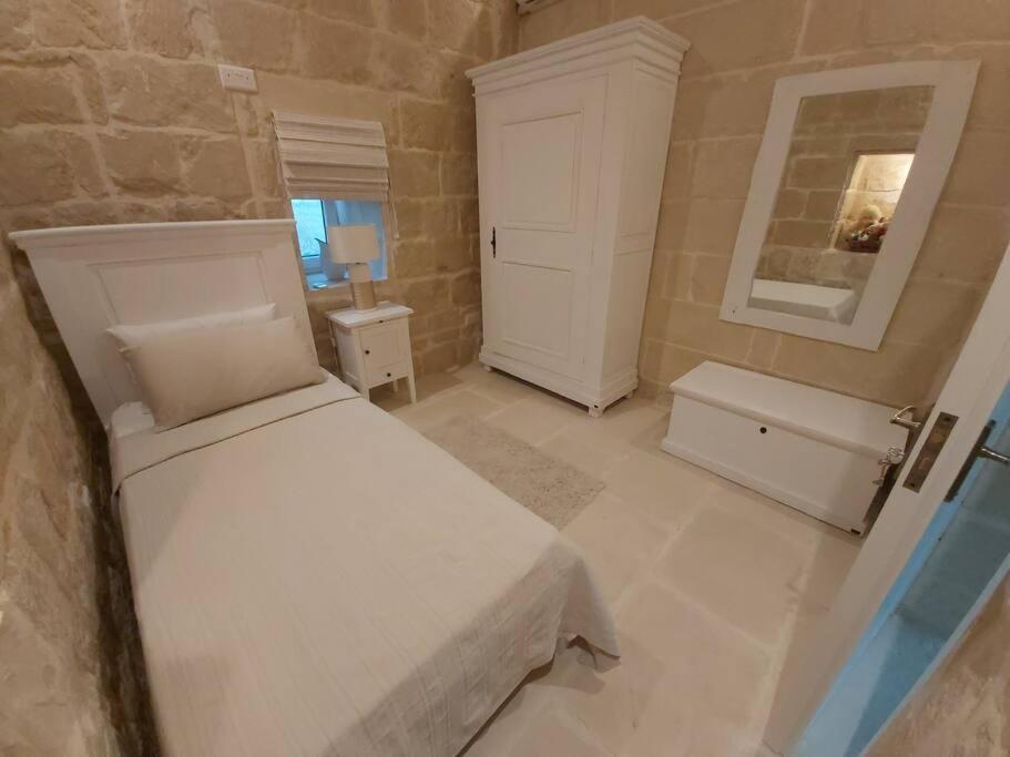 Farmhouse Villa With Large Pool And Garden In Gozo Għarb Εξωτερικό φωτογραφία