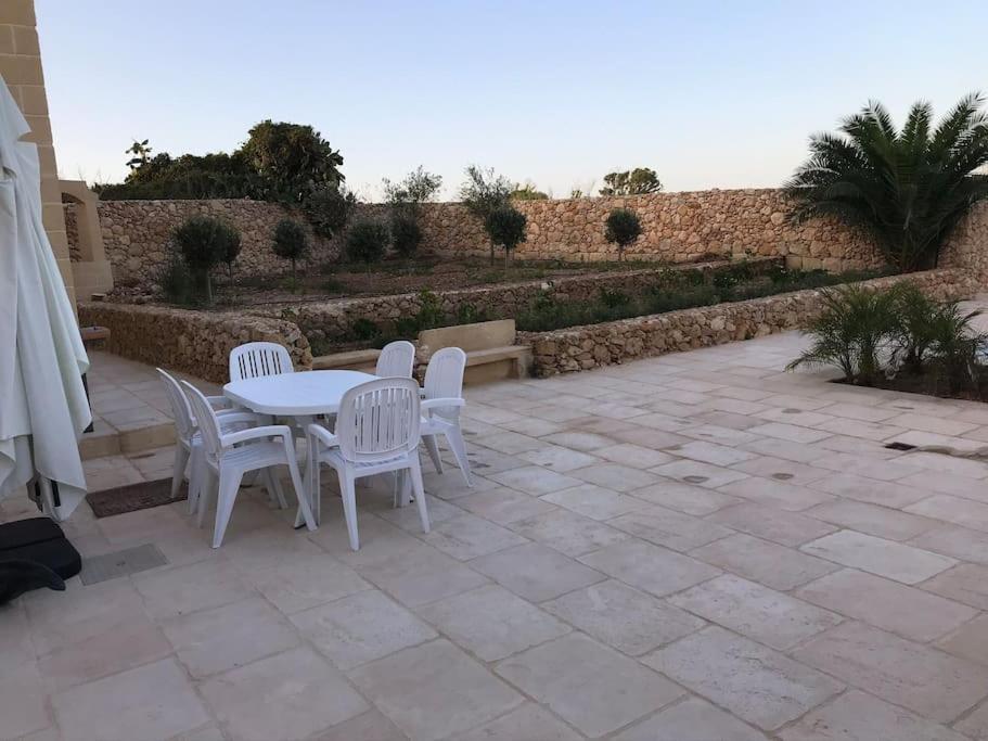 Farmhouse Villa With Large Pool And Garden In Gozo Għarb Εξωτερικό φωτογραφία